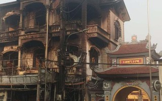 Cháy lớn tại cửa hàng xe đạp điện ở Bắc Ninh, 1 người mắc kẹt được đưa đi cấp cứu