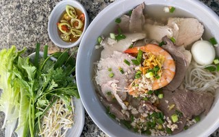 Cách nấu hủ tiếu Nam Vang thơm ngon đơn giản