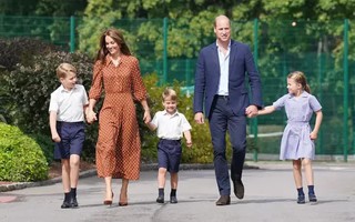 Cách Công nương Kate Middleton sử dụng quần áo cũ của các con