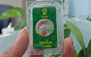 Khách TP.HCM chen nhau mua vàng đón Thần Tài sớm, mỗi người chỉ được sắm nửa chỉ