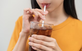 Nghiên cứu gây sốc phát hiện đồ uống yêu thích của HÀNG TRIỆU NGƯỜI có thể gây "ung thư miệng chết người"
