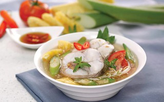 Có cần rán cá trước khi nấu canh?