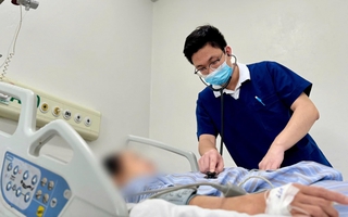 Không trị dứt điểm viêm tai giữa, người phụ nữ hôn mê sâu vì viêm màng não