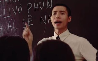 Màn dạy tiếng Anh của NSND Công Lý từ cả chục năm trước bỗng gây sốt MXH: Thế hệ 8x, 9x xem xong "giật mình"!