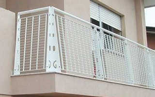 Người đàn ông tử vong sau khi bị bạn gái nhốt ngoài ban công suốt đêm