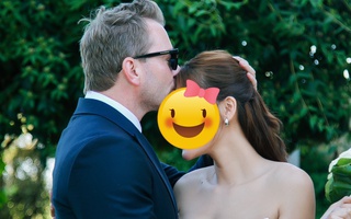 HOT: Hoa hậu Việt tổ chức đám cưới tại Đức, sau đúng 1 năm mới "xả kho" ảnh để lộ thái độ nhà chồng