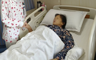 Chỉ dám ăn đồ tự nấu nhưng vẫn mắc ung thư ruột, người phụ nữ sốc nặng trước 3 món bác sĩ khuyên: KHÔNG HÂM LẠI!