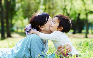 Nghiên cứu trên 200 gia đình tiết lộ: 7 bí quyết giúp cha mẹ gắn bó với con cả đời