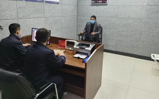 Phát hiện người đàn ông ra cây ATM rút liên tục hơn 437 triệu đồng trong 2 giờ, nhân viên ngân hàng lập tức báo cảnh sát: Thủ đoạn rửa tiền mới bị lật tẩy