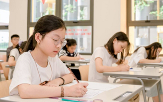 Bất chấp lệnh cấm, nhiều phụ huynh cho con học thêm chạy đua vào lớp 6