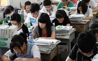 Thi trượt ĐH nhưng 20 năm sau thấy bằng tốt nghiệp, người phụ nữ báo cảnh sát, nhà trường khẳng định: “Không có gì bất thường”