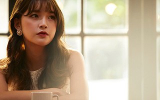 Trước khi mất, mẹ để lại một lá thư tay, đọc xong, anh em tôi lặng lẽ nhìn nhau, rồi cùng quỳ trước bàn thờ mẹ
