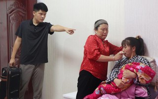 Bố chồng âm thầm cho con dâu nửa lương hưu mỗi tháng, bị mẹ chồng phát hiện, bà làm ầm lên và đòi ly hôn