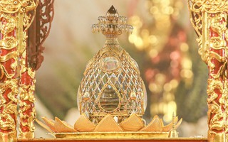 Hình ảnh xá lợi Đức Phật được an vị tại chùa Quán Sứ