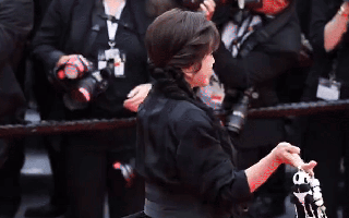 Đang xúng xính dự Cannes 2025, 1 sao nữ hạng A gặp biến căng và có nguy cơ đi tù