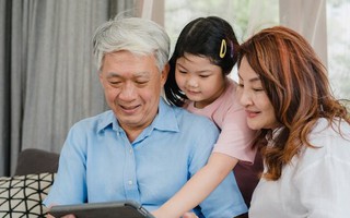 Bố chồng quyết định chia tài sản nhưng trong di chúc xuất hiện tên một người lạ, biết lý do mà cả nhà xáo xào cả tuần nay