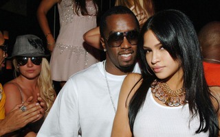 Công khai loạt tin nhắn mật của Diddy và bạn gái: Cassie yêu đương vật vã, "ông trùm" nhắn 1 câu gây rùng mình!