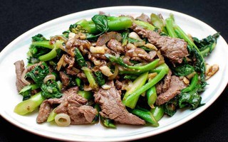 Vì sao xào thịt bò để lửa nhỏ dễ bị dai?