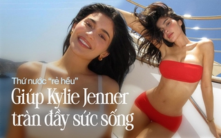Hot mom triệu phú Kylie Jenner sexy, da căng bóng nhờ sáng nào cũng uống 1 loại nước trước ăn, chợ Việt có nhiều lại "rẻ hều"