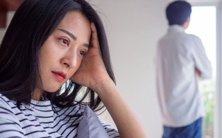 Chồng quá giỏi nên lúc nào cũng gây áp lực con phải đỗ trường chuyên