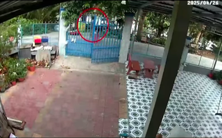 Camera an ninh ghi lại cảnh người phụ nữ tử vong do bị sét đánh ở Đồng Tháp