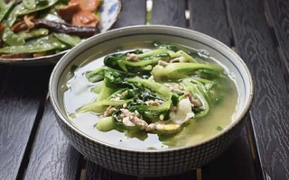 Gia đình tôi rất thích món canh này trong mùa hè: Nguyên liệu đơn giản mà nước dùng ngọt ngon, tươi mát và hấp dẫn