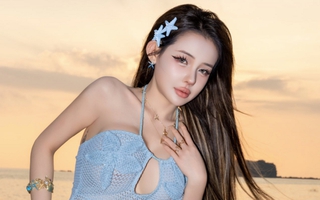 Loạt ồn ào của DJ Ngân 98: Bị cấm diễn vì mặc phản cảm, phát ngôn gây sốc