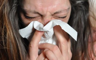 Không biết mình bị cảm lạnh hay biến thể Covid-19 mới, bác sĩ: Cảnh giác nếu có "những" triệu chứng này