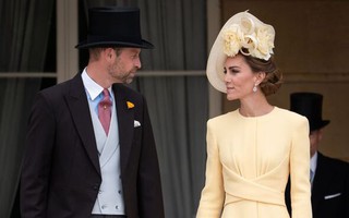 Chi tiết nhỏ trên áo Thân vương William gây sốt vì "tông xuyệt tông" với Vương phi Kate