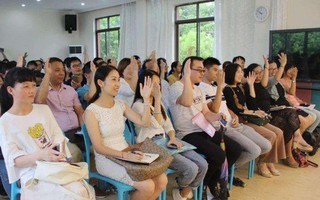 Mẹ đi họp phụ huynh cho con, vừa vào lớp đã bị cô giáo mời khéo ra về: Nghe lý do, không ai bênh được
