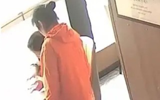 Thấy 2 mẹ con vào quán ăn, gọi món nhưng lại không ăn, chủ quán liền gọi cảnh sát: Nhờ vậy mà cứu cả một gia đình!