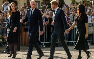 Khoảnh khắc Meghan ái ngại "cúi đầu" khi gặp Vương phi Kate sau cuộc phỏng vấn chấn động dẫn đến rạn nứt với Hoàng gia
