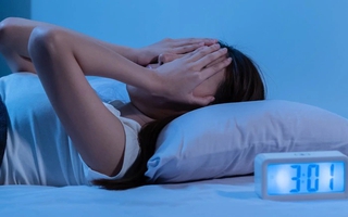 Ngày nào cũng tỉnh dậy vào khung giờ này chứng tỏ phổi đã bị tổn thương, nếu có thêm 6 dấu hiệu thì phải đi khám ngay