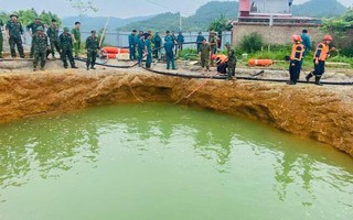 Thông tin mới nhất vụ người đi xe máy lao xuống 'hố tử thần' sâu 10m ở Bắc Kạn