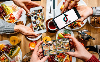 Những người trẻ vỡ mộng làm food blogger, reviewer