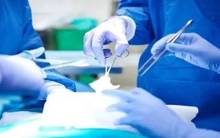 Nữ bệnh nhân tử vong sau nâng ngực, hút mỡ: Bộ Y tế yêu cầu báo cáo khẩn