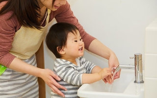 Bỏ lỡ lịch tiêm hoặc chưa thể tiêm vắc xin sởi, cần làm gì để bảo vệ trẻ trước nguy cơ mắc bệnh?