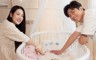 Những hình ảnh đầu tiên của em bé Vbiz vừa chào đời là con của cặp đôi đình đám đang "gây sốt" mạng xã hội