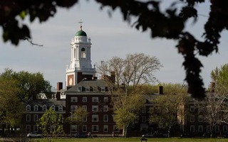 Thật hư thông tin Bộ trưởng Giáo dục Mỹ gửi thư cho ĐH Harvard, phía trường phản ứng bằng cách... chữa chính tả trong thư?