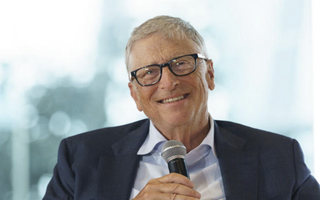 Tỉ phú Bill Gates làm từ thiện 200 tỉ USD, công kích tỉ phú Elon Musk