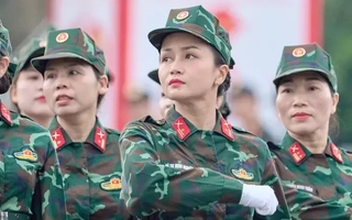 Những 'bông hồng thép' tại lễ diễu hành ở Hải Phòng: Ngất xong tỉnh lại tập tiếp