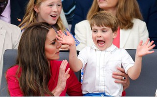 Hoàng tử út nhà William mê chơi trống, công chúa Charlotte lại có sở thích không ai ngờ