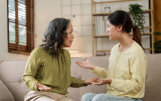 Tôi muốn vùng lên sau câu mẹ chồng hỏi: "Lương con 18 triệu mà chi tiêu như thế là loạn?"