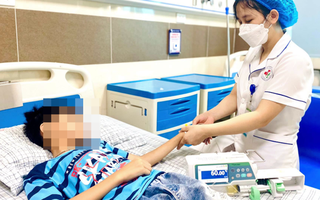 Bé trai sốc nhiệt sau vài phút vào phòng điều hòa
