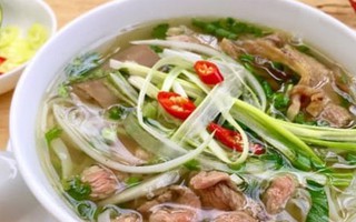 Bún, phở, bánh mỳ đồng loạt tăng giá: Chủ quán 'đổ tội' do thuế