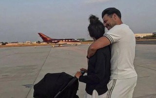 Các ngôi sao xin lỗi vì đăng ảnh máy bay thời điểm "nhạy cảm"