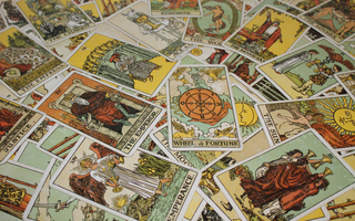 Rút 1 lá bài Tarot: Ai đang âm thầm cản đường bạn trong thời gian tới?