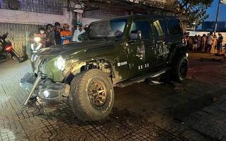 Xe Jeep lao qua dải phân cách tông 3 xe máy ở TP.HCM, hai phụ nữ tử vong