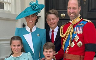 Gia đình Kate chia sẻ khoảnh khắc hậu lễ diễu binh mừng sinh nhật Vua Charles: Bức ảnh gây bão mạng vì quá đẹp!