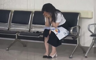 Cô gái 23 tuổi bật khóc ở hành lang bệnh viện khi nhận kết quả ung thư máu giai đoạn 3